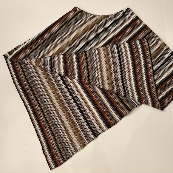 Big Buddha Women's 100% Acrylic Brown Gray Black White Stripe Shawl Poncho OS - Picture 12 of 15